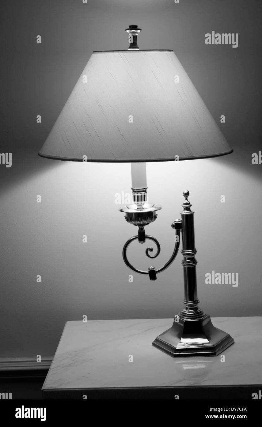 Une lampe de table dans la chambre Banque D'Images