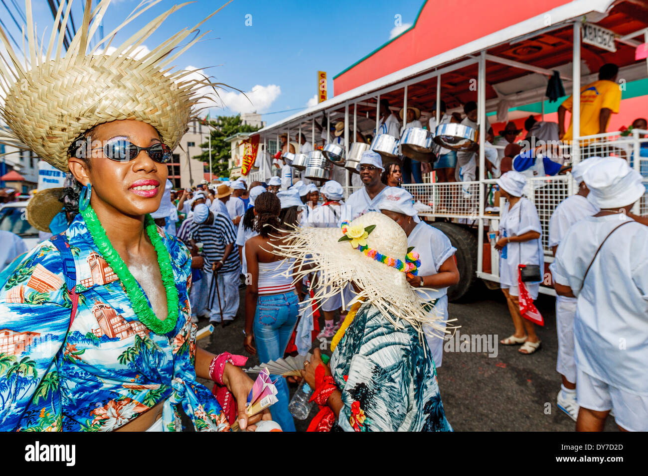 Procession de la rue pendant le carnaval annuel, Port of Spain, Trinidad Banque D'Images