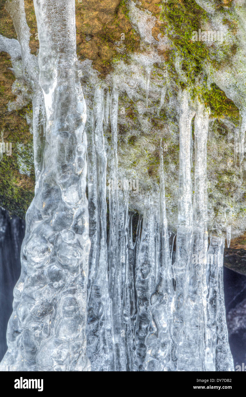 L'eau gelée sur le sentier des cascades dans la région de Patapsco State Park, MD Au cours de l'hiver Banque D'Images