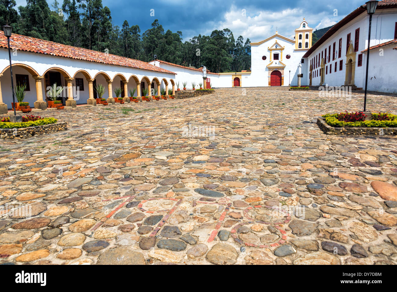 La Candelaria Monastère cour près de la ville de Raquira à Boyaca, Colombie Banque D'Images