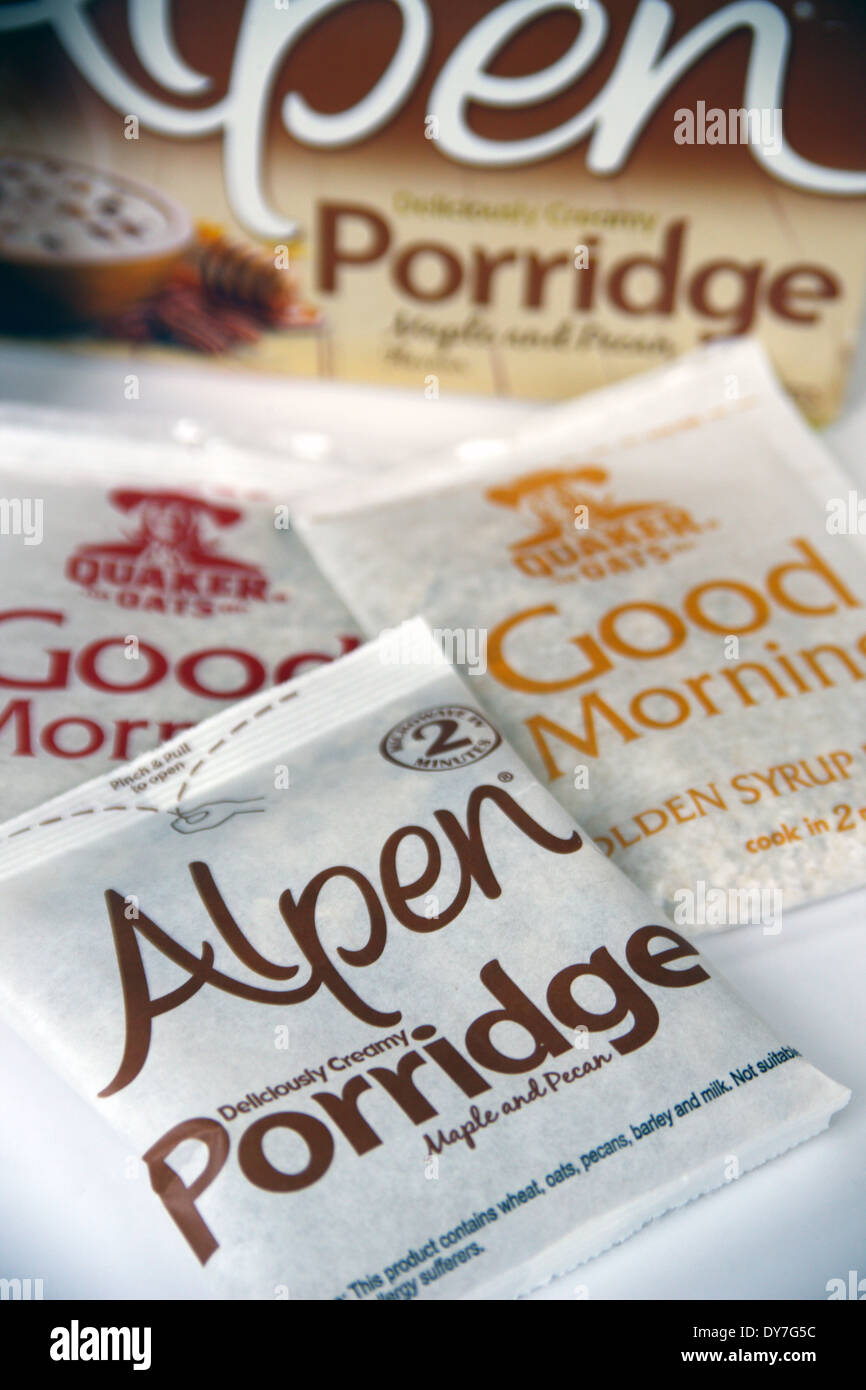 Les paquets de porridge dans commode une personne portions Banque D'Images