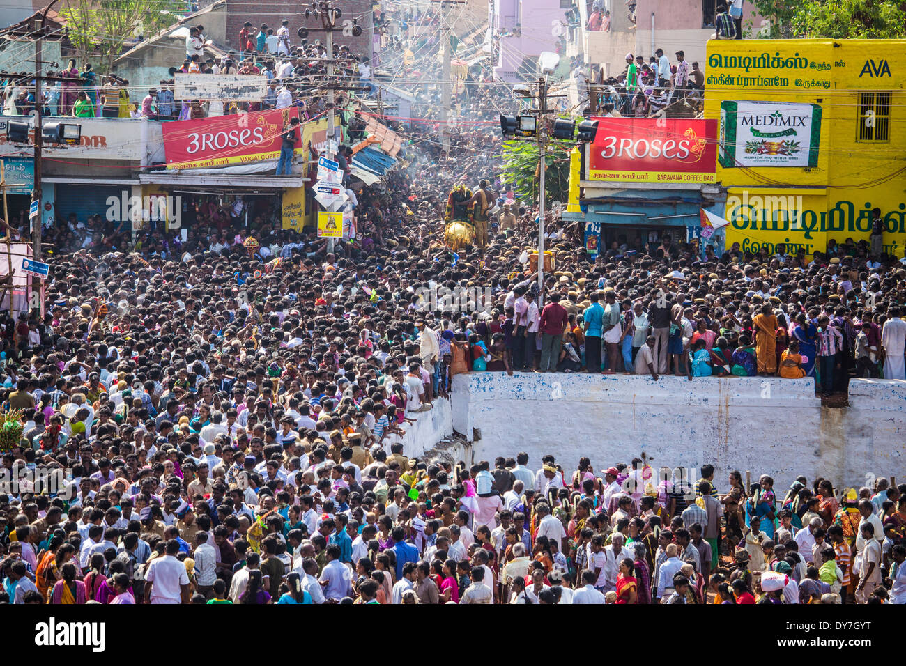 Les foules se rassemblent pendant la Chithirai Thiruvizha fête hindoue, Madurai, Inde Banque D'Images