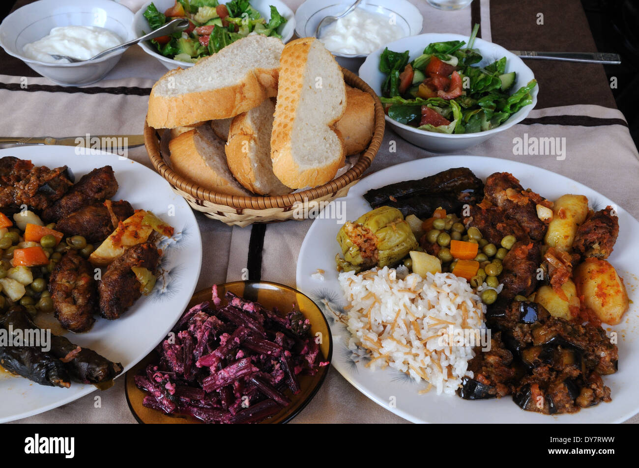 Plaques d'alimentation Chypriote turc typique de Famagouste Chypre du Nord Banque D'Images