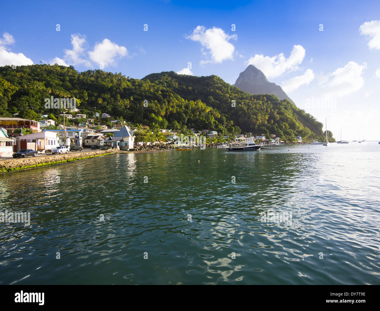 Caraïbes, Sainte-Lucie, vue sur la Soufrière, dans l'arrière-plan Gros Piton volcana Banque D'Images