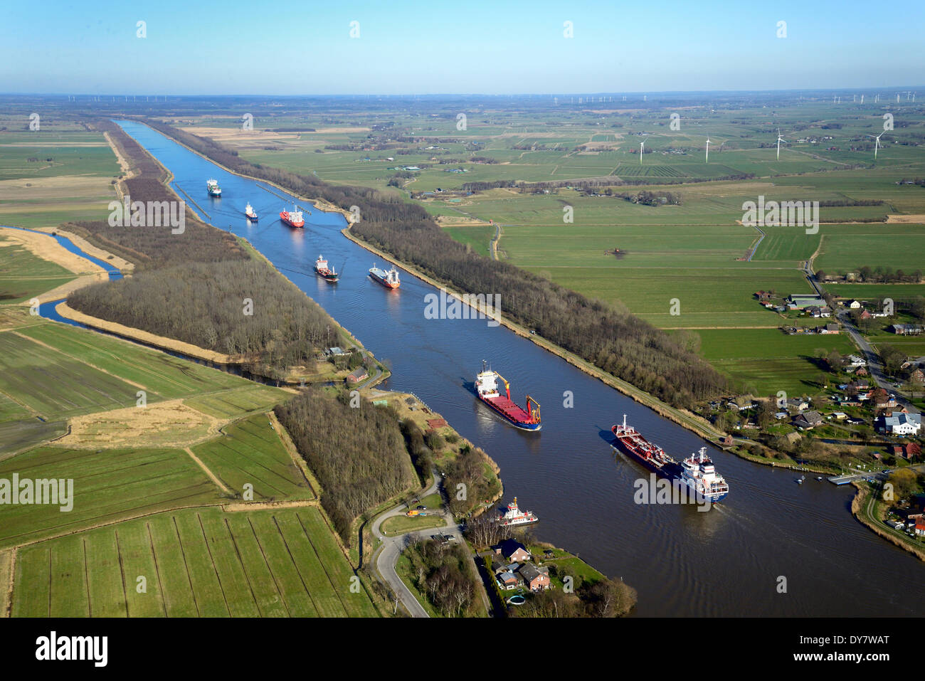 Le trafic des navires sur le Canal de Kiel ou Nord-Ostsee-Kanal, Brunsbüttel, Schleswig-Holstein, Allemagne Photo Stock - Alamy