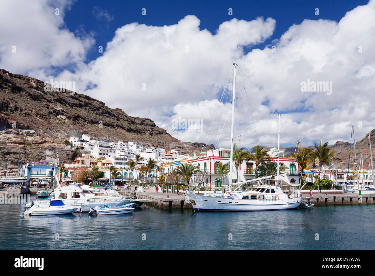 Bateaux dans le port, Puerto de Mogán, Gran Canaria, Îles Canaries, Espagne Banque D'Images