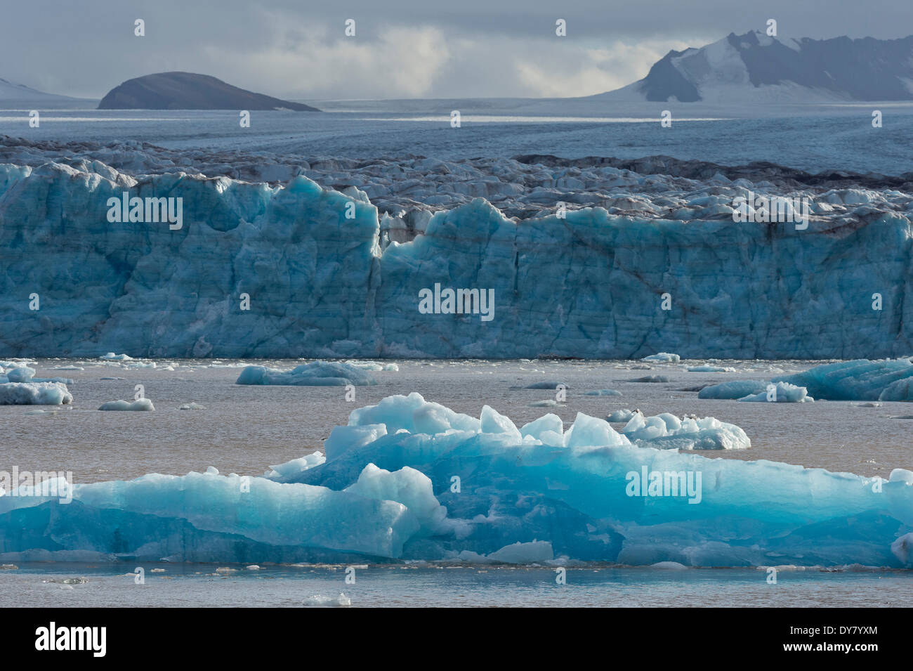 La dérive dans la mer de glace, glacier Kongsbreen, Kongsfjorden, Spitsbergen, Svalbard, îles Svalbard et Jan Mayen (Norvège) Banque D'Images