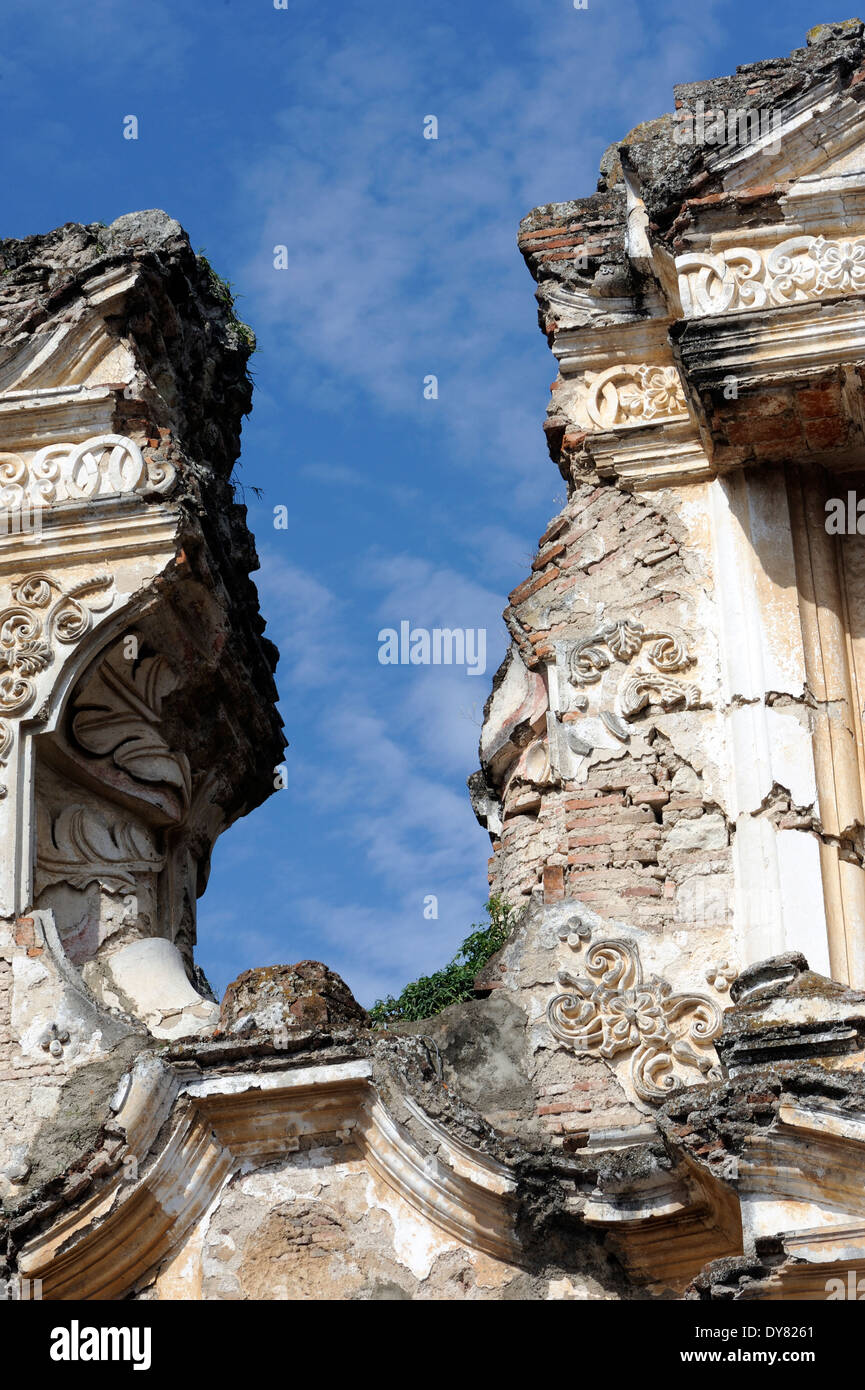 Colonial building ruinés par les tremblements de terre. Antigua Guatemala, République du Guatemala. Banque D'Images