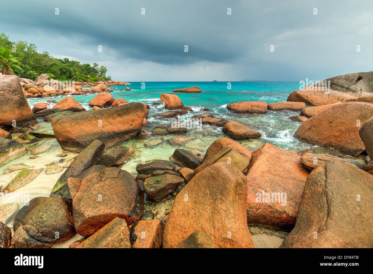 Stormy plage d'Anse Lazio, Praslin Island, Seychelles Banque D'Images