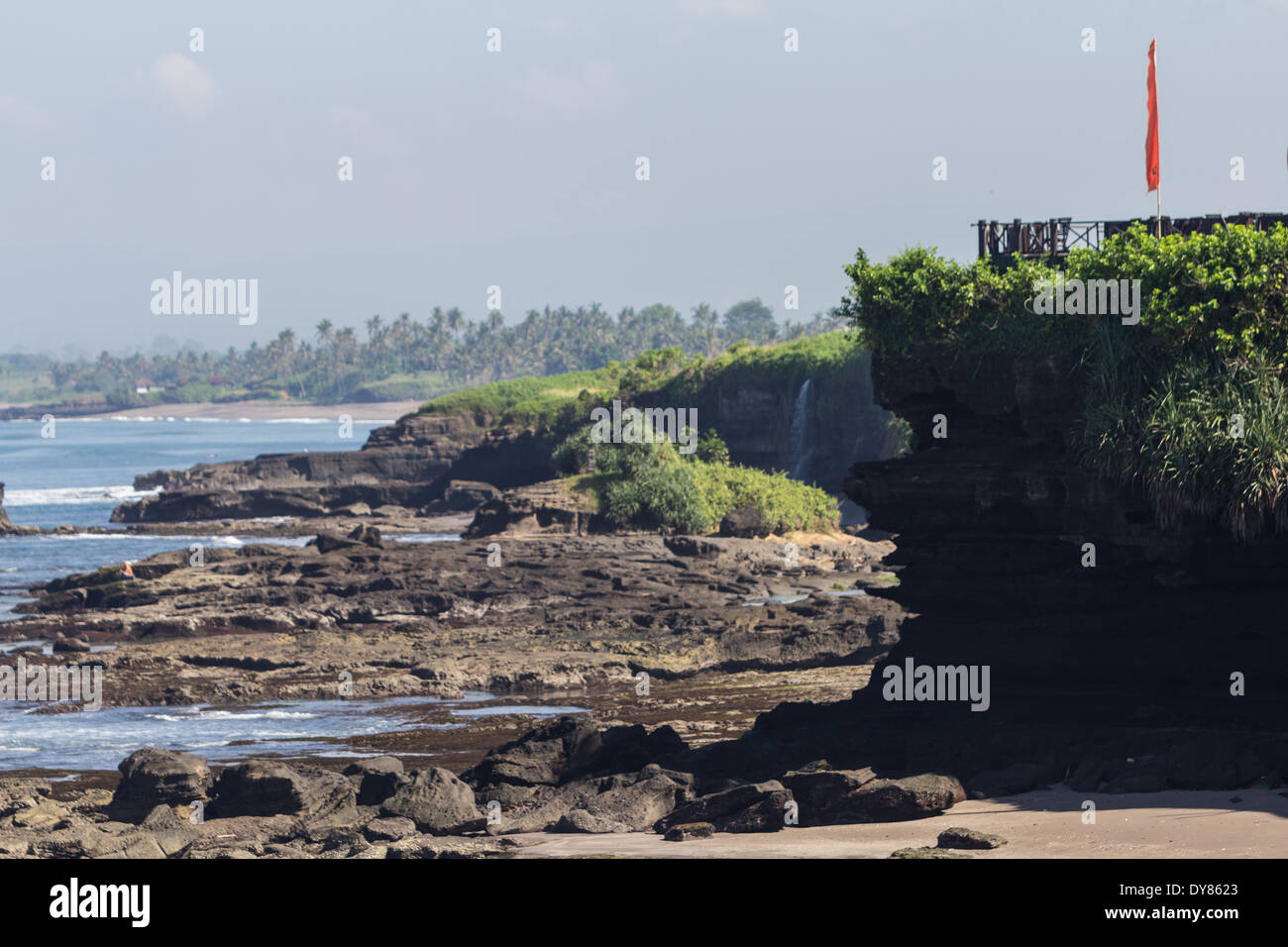 Rochers sur la plage de Tanah Lot Temple ( Pura Tanah Lot) Bali, Indonésie Banque D'Images