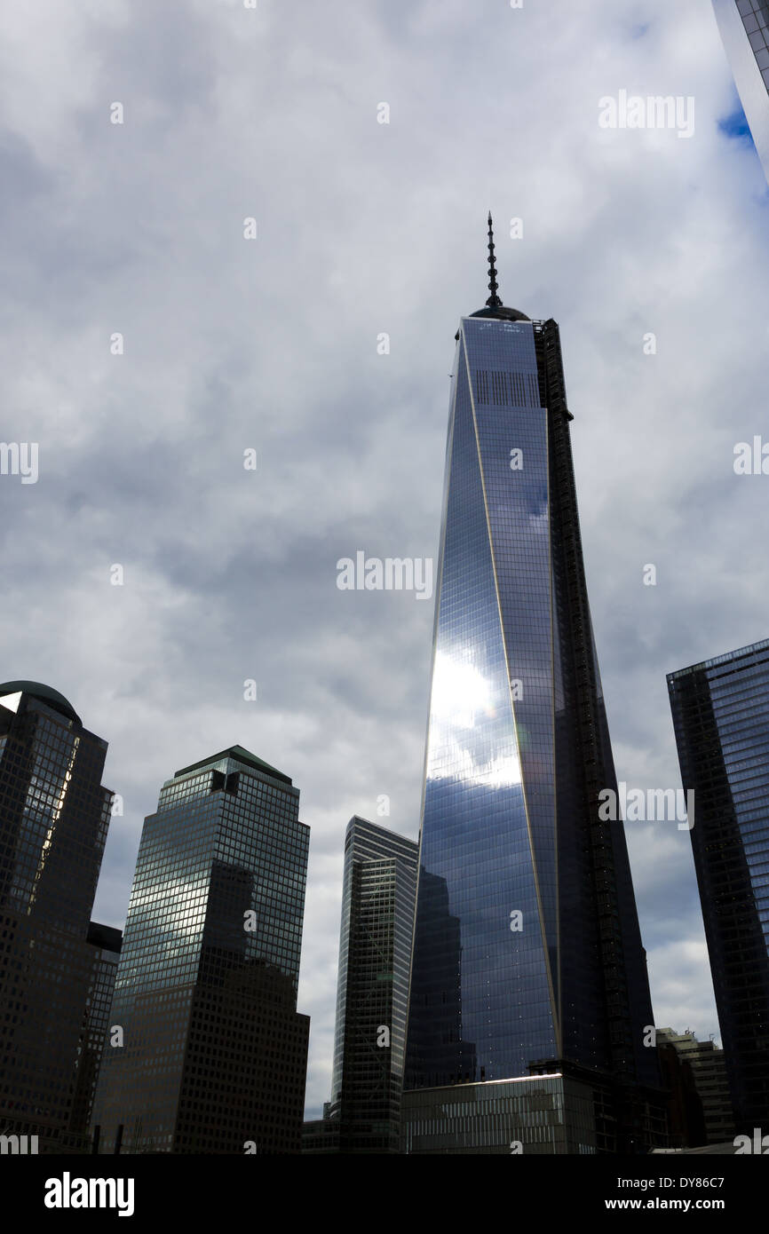 Storm clouds over One World Trade Center World Trade Center aussi 1 ou 1 WTC, appelée la Tour de la liberté lors de la basework, Manhattan, New York USA Banque D'Images