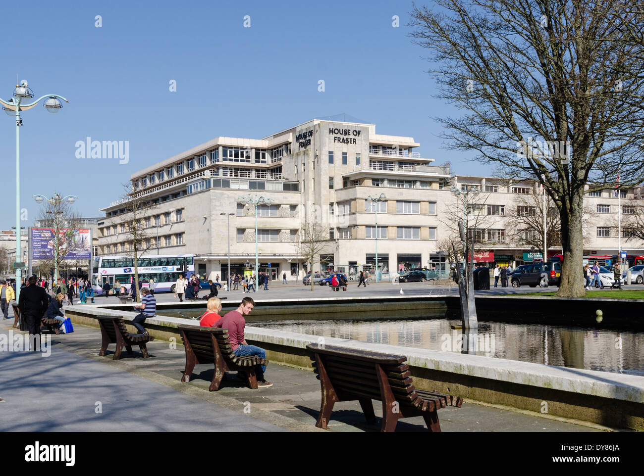 Façon d'Amada à Plymouth avec la zone commerçante dans le backgrouynd Banque D'Images