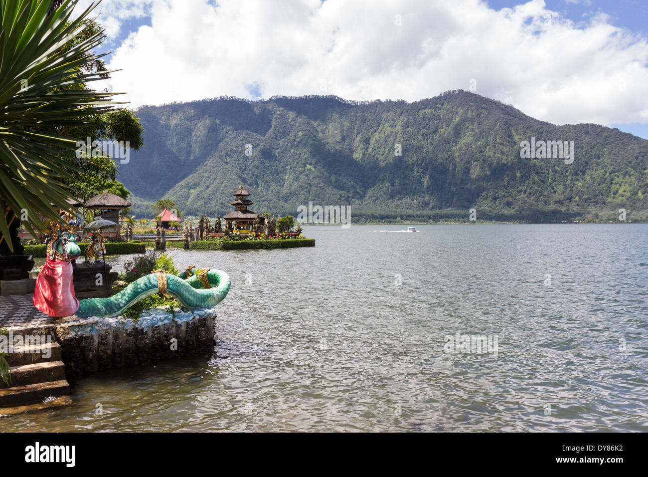 Pura Ulun Danu Bratan ou Pura Bratan, est un Shivaite et temple de l'eau en Bali, Indonésie. Banque D'Images