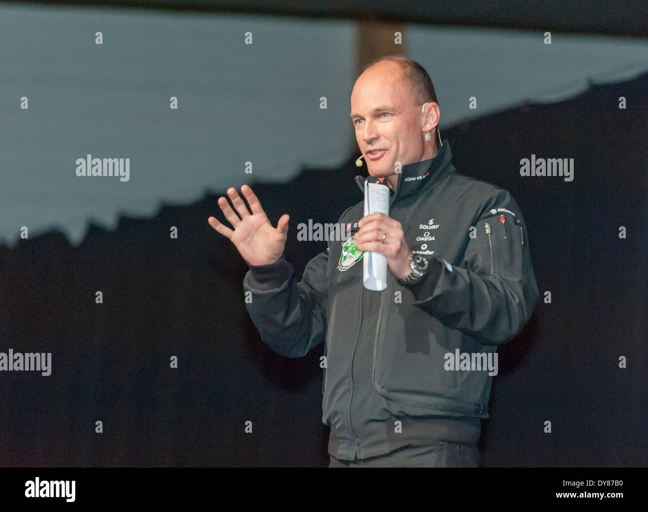 Morges, Suisse. 09 avr, 2014. Bertrand Piccard, explorateur suisse et pionnier de l'aviation au cours de la cérémonie de dévoilement de 'Solar Impulse 2', un avion solaire spectaculaire faite de voler autour du monde sans carburant. Crédit : Erik Tham/Alamy Live News Banque D'Images