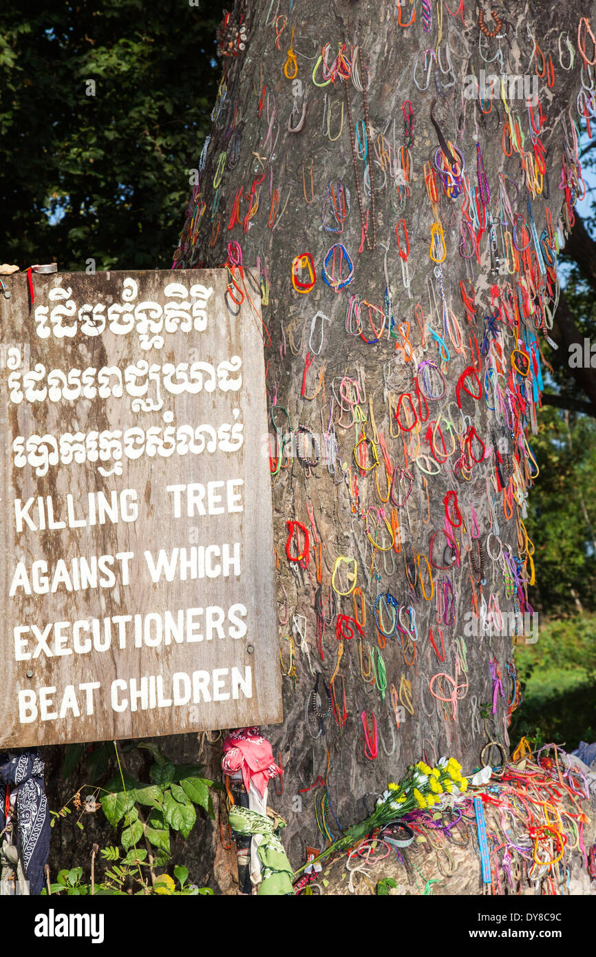 L'arbre mort, à l'intérieur de ces champs de la mort ( ) Site du Mémorial de Choeung Ek à Phnom Penh, Cambodge Banque D'Images