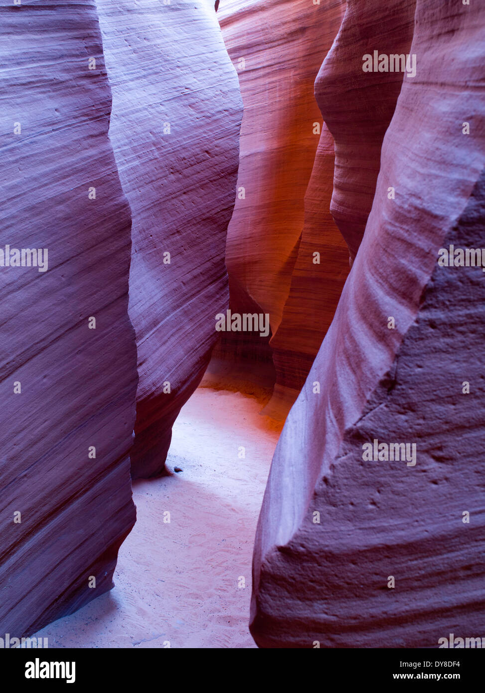 Voir d'Antelope Canyon, un célèbre canyon fente sur la Réserve Navajo, près de Page, AZ Banque D'Images