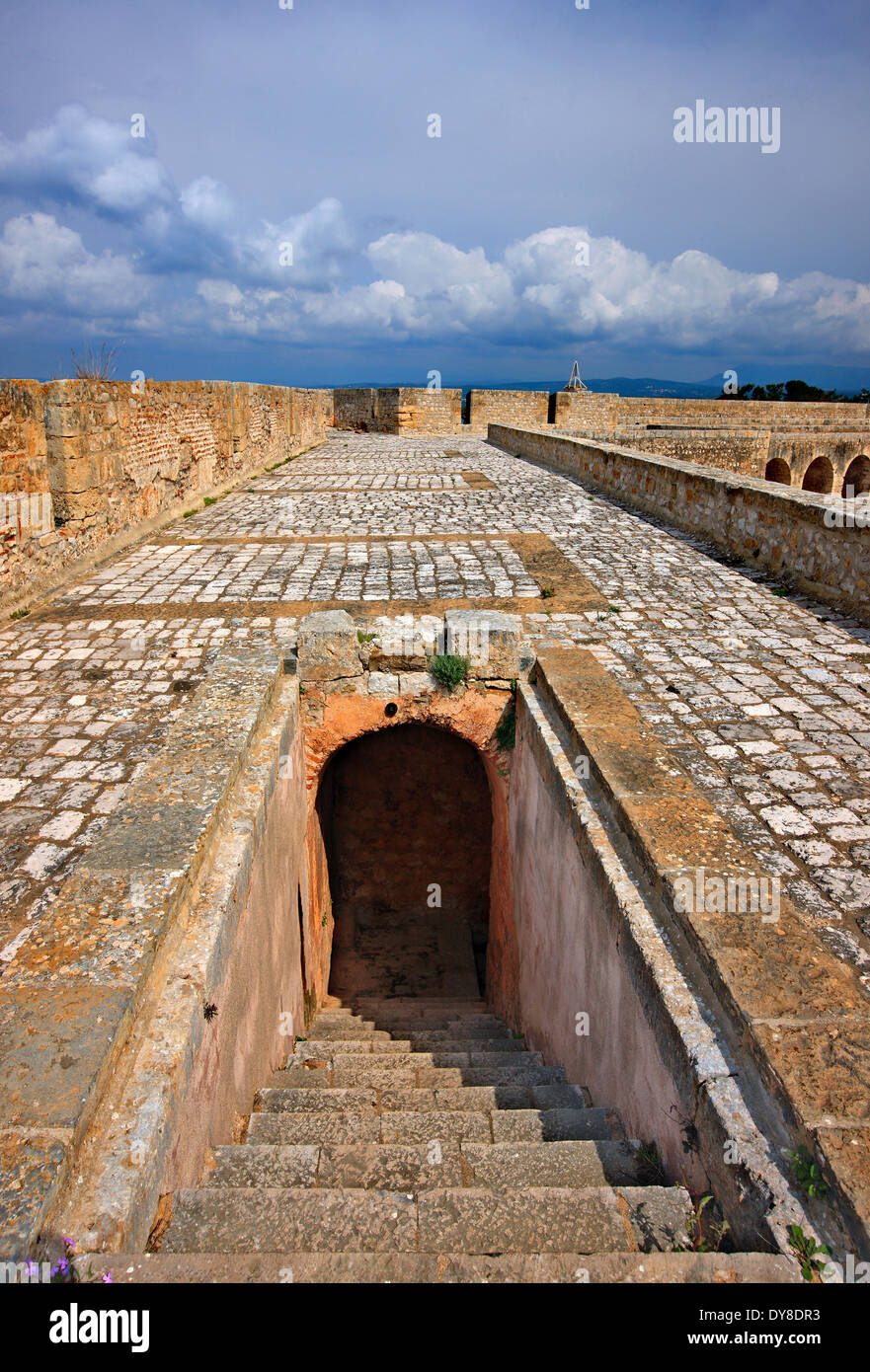 Niokastro (signifie "nouveau château") qui garde l'entrée de la baie de Navarin, Pylos ('Navarin'), Messénie, Péloponnèse, Grèce. Banque D'Images