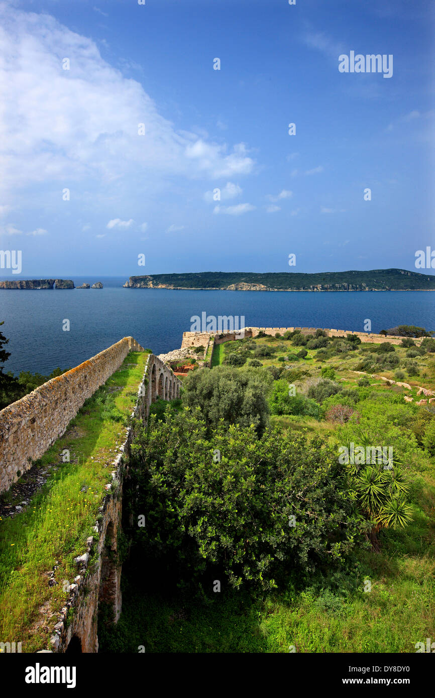 Niokastro (signifie "nouveau château") qui garde l'entrée de la baie de Navarin, Pylos ('Navarin'), Messénie, Péloponnèse, Grèce. Banque D'Images