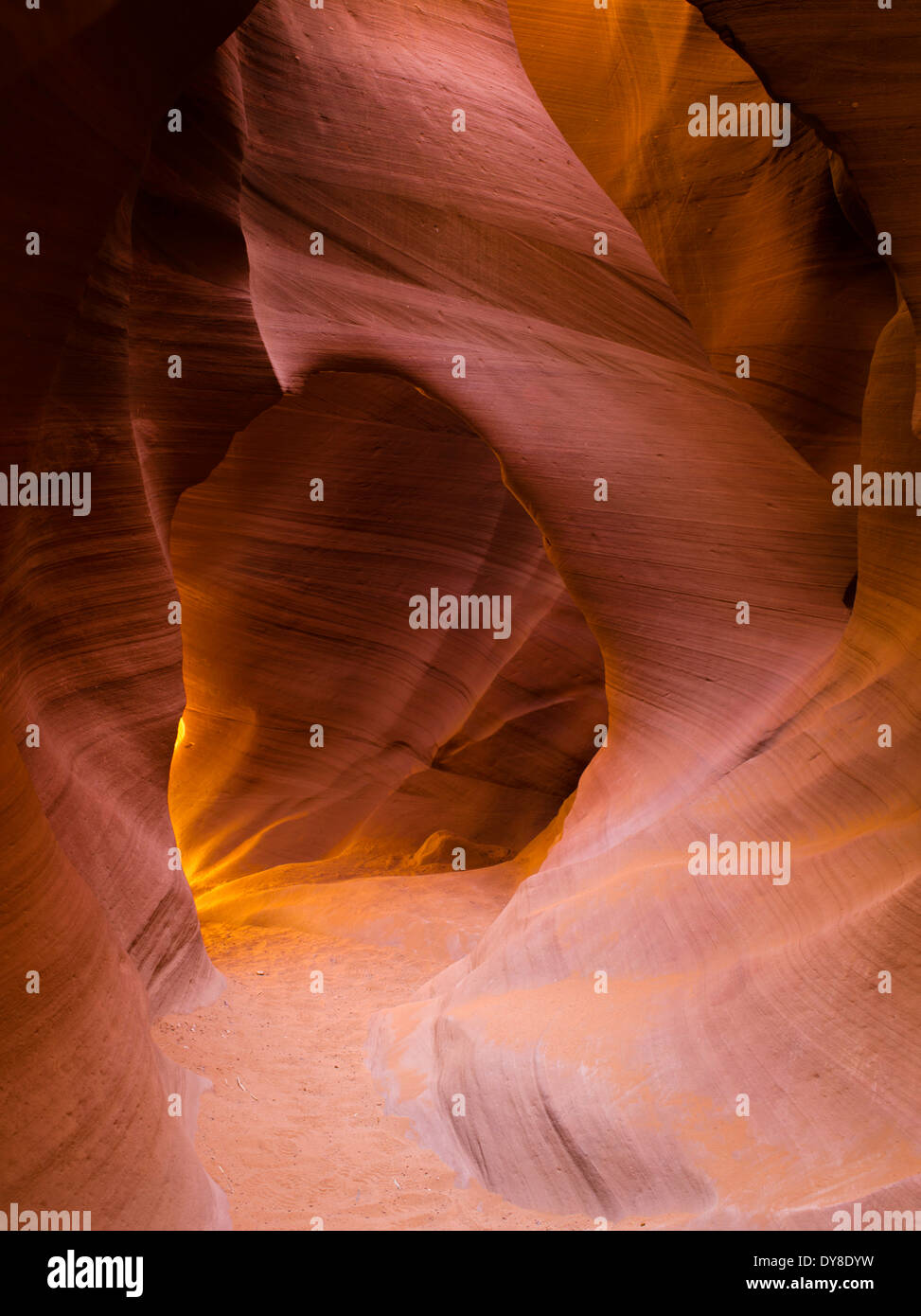 Voir d'Antelope Canyon, un célèbre canyon fente sur la Réserve Navajo, près de Page, AZ Banque D'Images