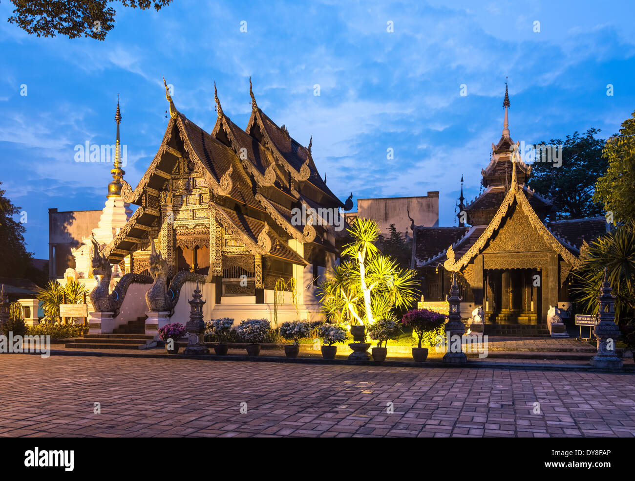 Wat Chedi Luang temple de Chiang Mai au coucher du soleil Banque D'Images