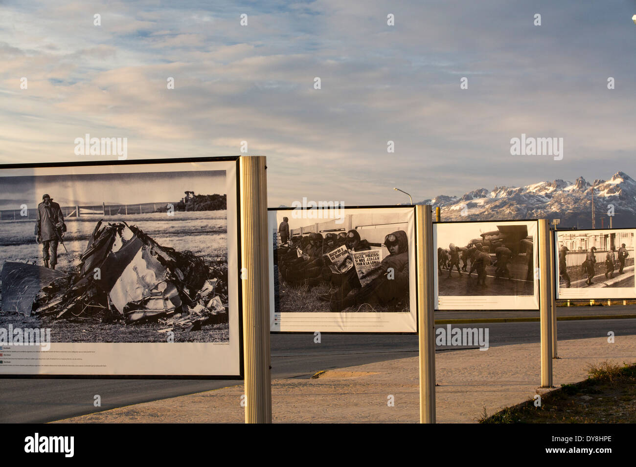 Un monument commémoratif de guerre photographique pour les soldats argentins tombés du conflit des Falklands à Ushuaia, Argentine, Amérique du Sud. Banque D'Images