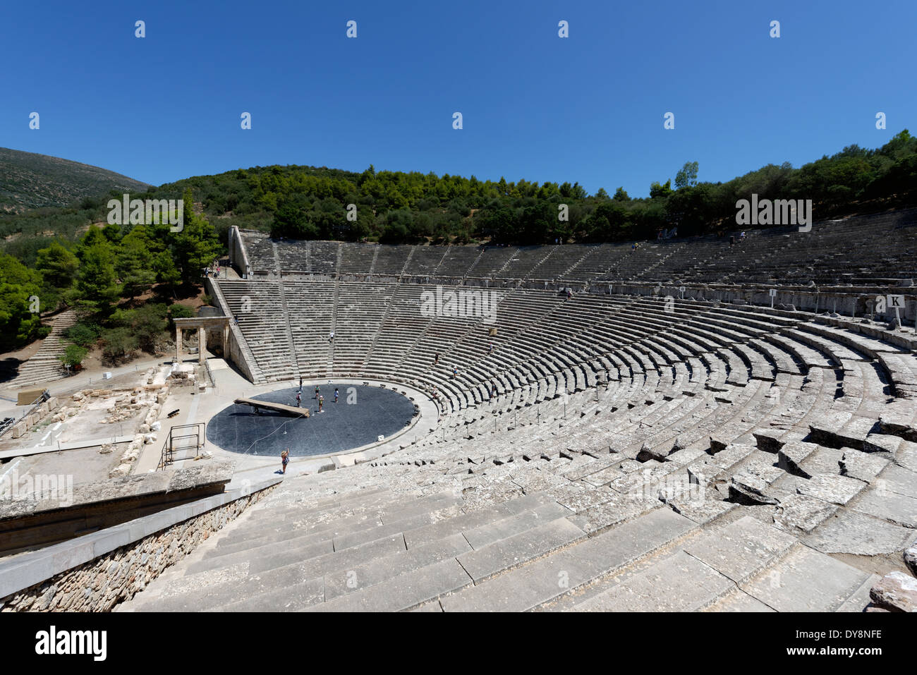 Le théâtre grec antique à Asclépios (Esculape) sanctuaire d'Épidaure Péloponnèse Grèce datant de 4ème siècle Banque D'Images