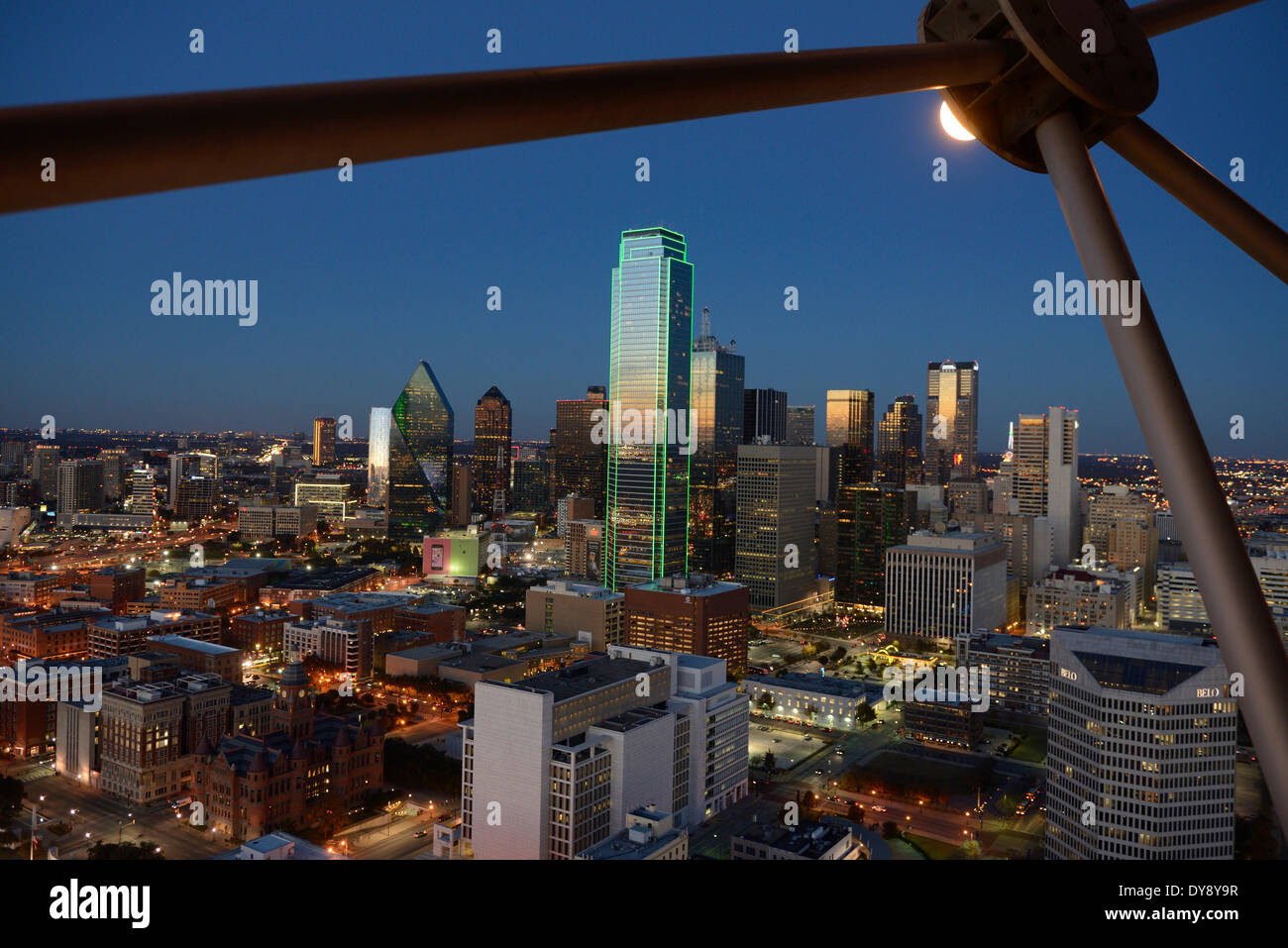 Amérique du Nord, Texas, USA, United States, Amérique, Dallas, Reunion Tower, pont, centre-ville, ville, vue, toit, crépuscule, soir Banque D'Images