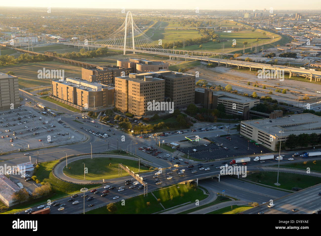 Amérique du Nord Texas USA United States America Dallas Calatrava Trinity River Bridge Street de l'autoroute interstate, étalement urbain Banque D'Images