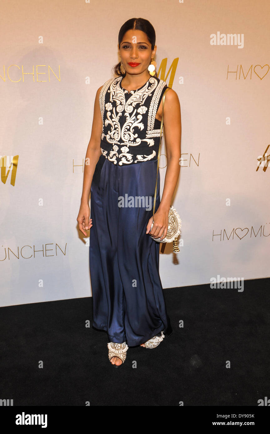 Munich, Allemagne. 09 avr, 2014. L'actrice indienne Freida Pinto assiste à l'inauguration d'un magasin H & M à Munich, Allemagne. Le 9 avril 2014. Dpa : Crédit photo alliance/Alamy Live News Banque D'Images