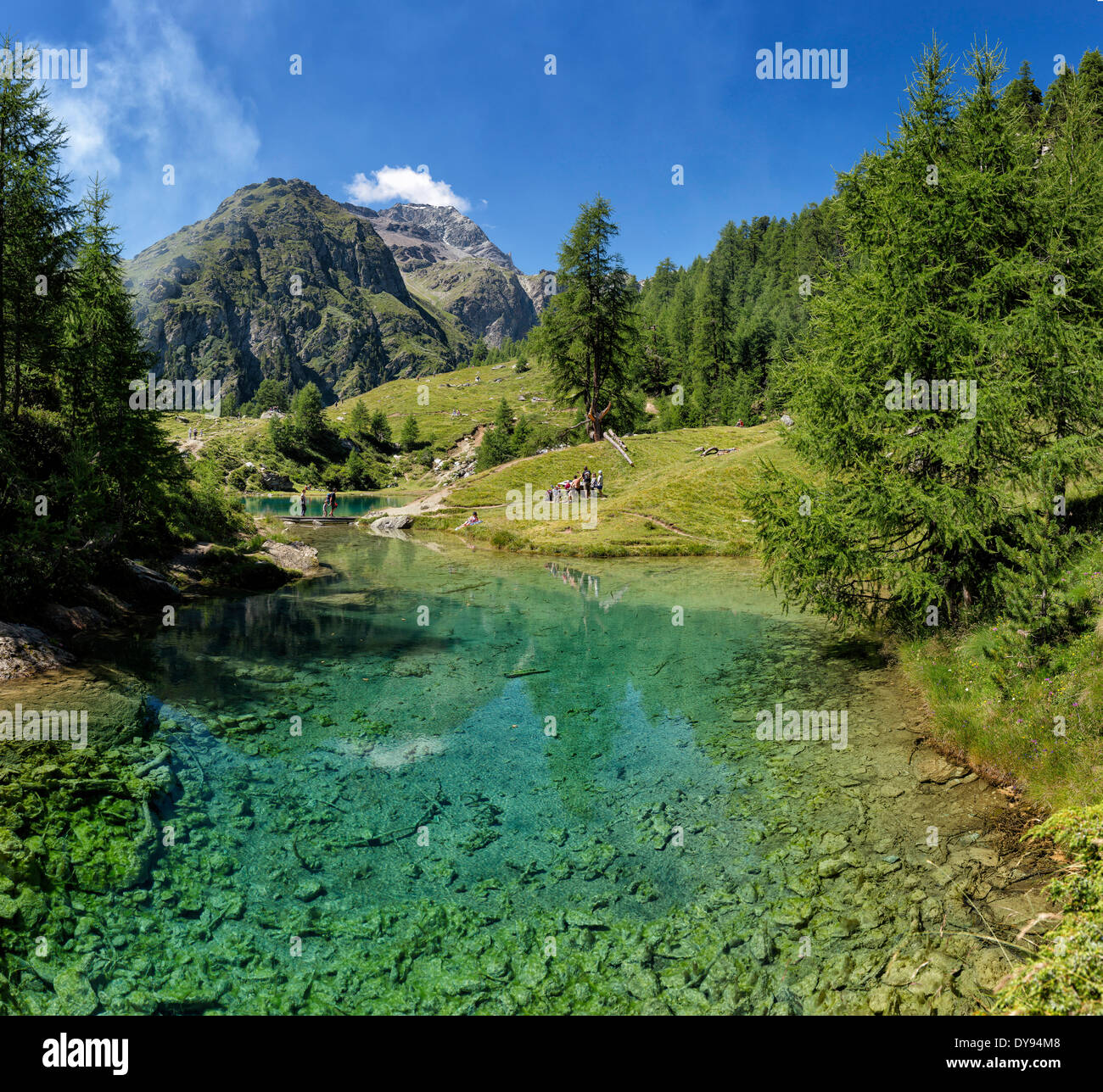 Lac Bleu paysage lac eau été montagne hills personnes La Gouille Val  d'Herens Valais Valais Suisse Europe Photo Stock - Alamy