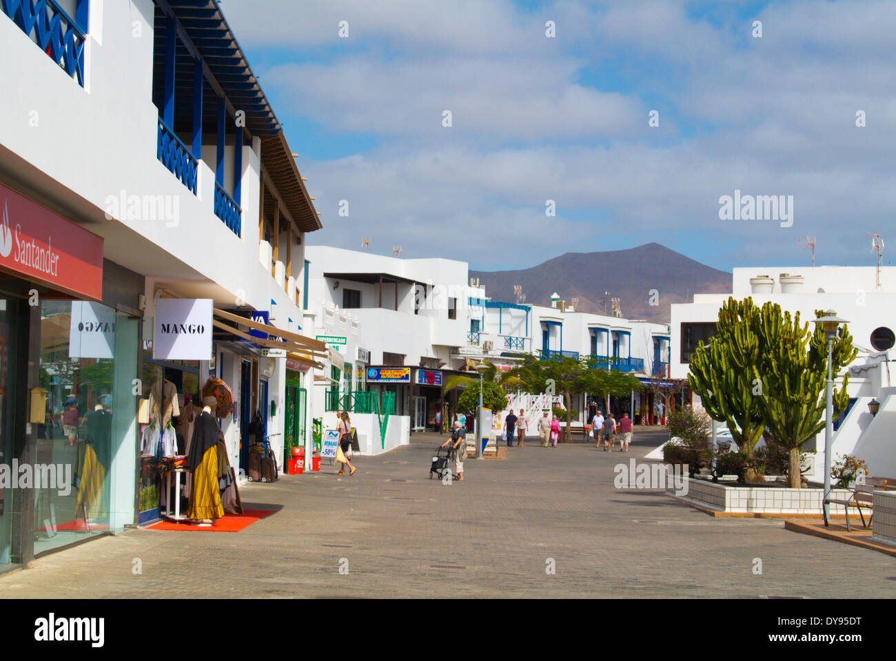 La rue Calle Limones, Playa Blanca, Lanzarote, Canary Islands, Spain, Europe Banque D'Images