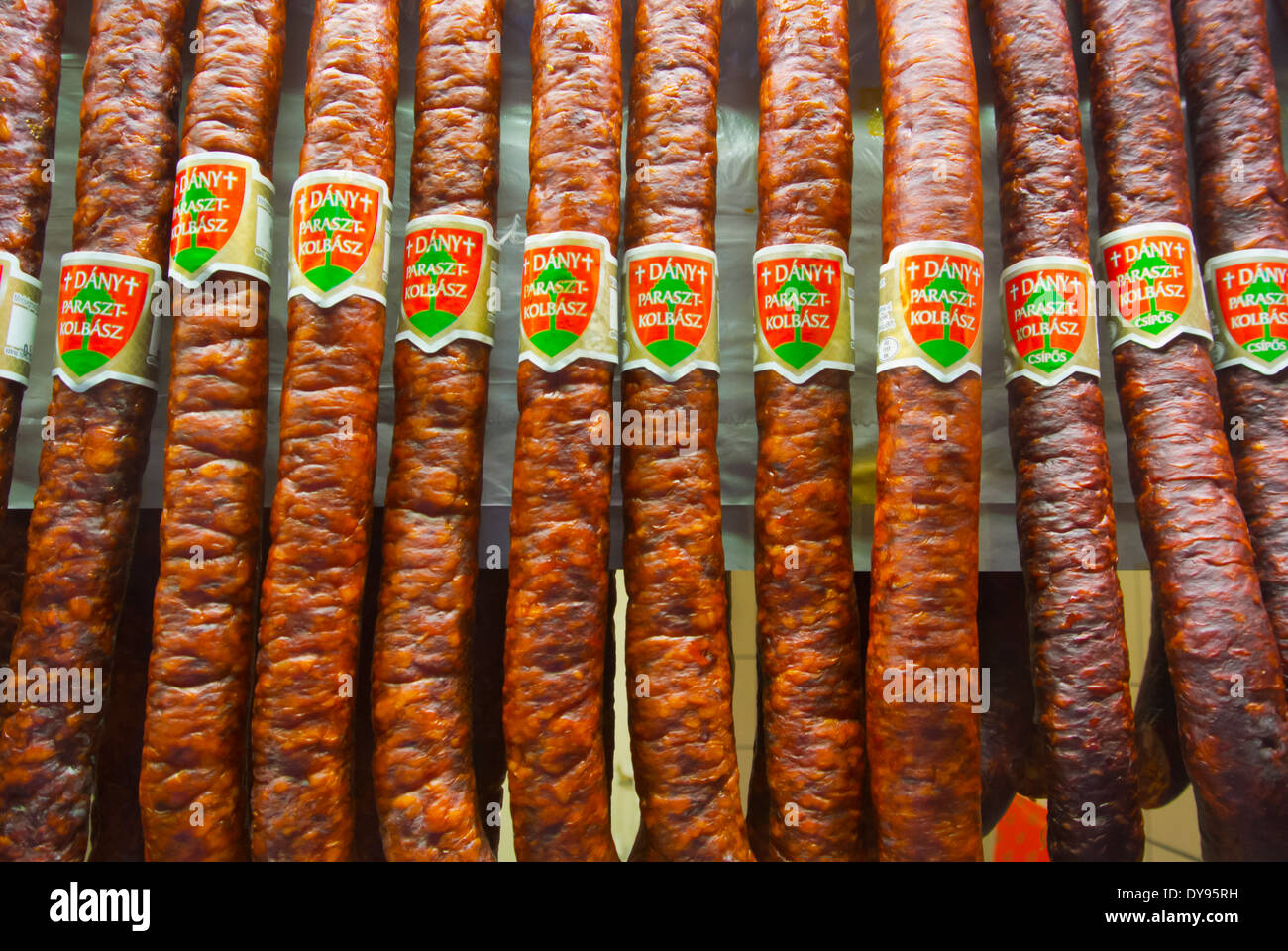 Saucisses, Nagyvasarcsanok, la grande halle, le centre de Budapest, Hongrie, Europe Banque D'Images