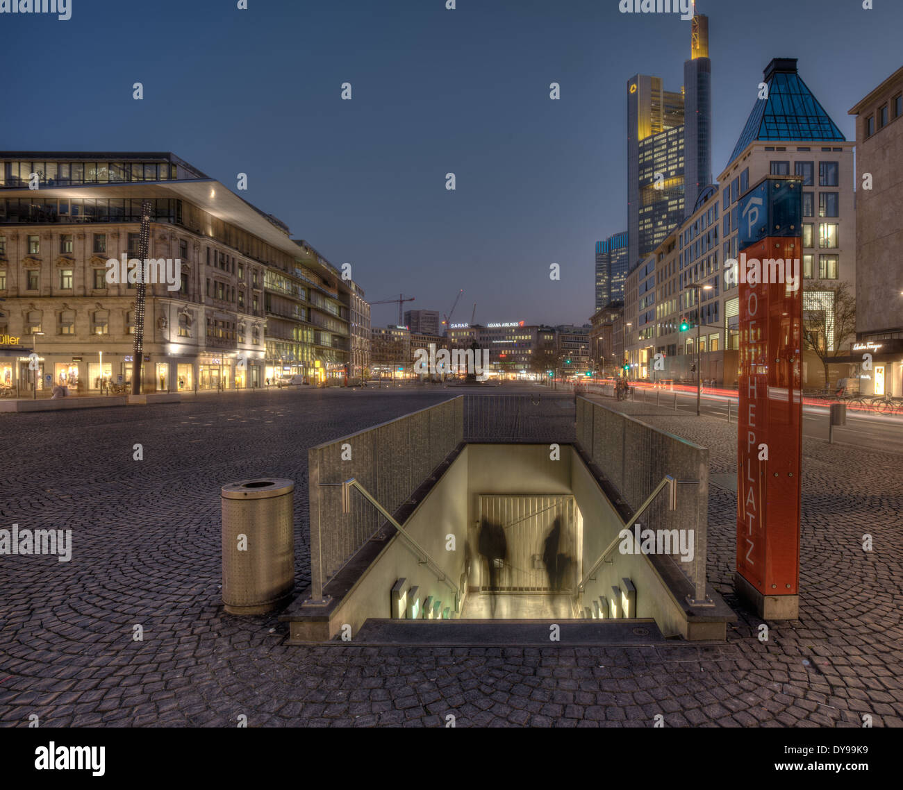 Parking souterrain sur la place Goetheplatz, Francfort. Banque D'Images