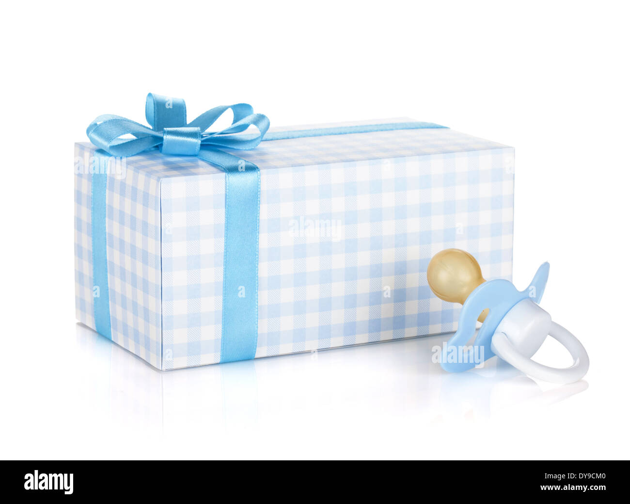 Boite Cadeau Et Sucette Pour Petit Garcon Isole Sur Fond Blanc Photo Stock Alamy Boite Cadeau Et Sucette Pour Petit Garcon Isole Sur Fond Blanc Photo Stock Alamy