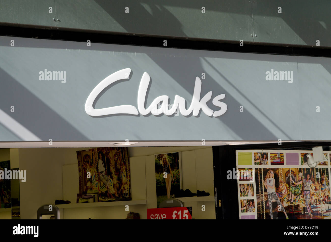 Magasin de chaussures Clarks, Cardiff, Pays de Galles. Banque D'Images