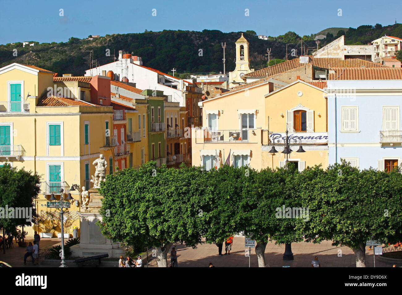 Village de Carloforte (Carbonia Iglasias) Île de San Pietro le monument de Carlo Emanuele III° di Savoia Banque D'Images