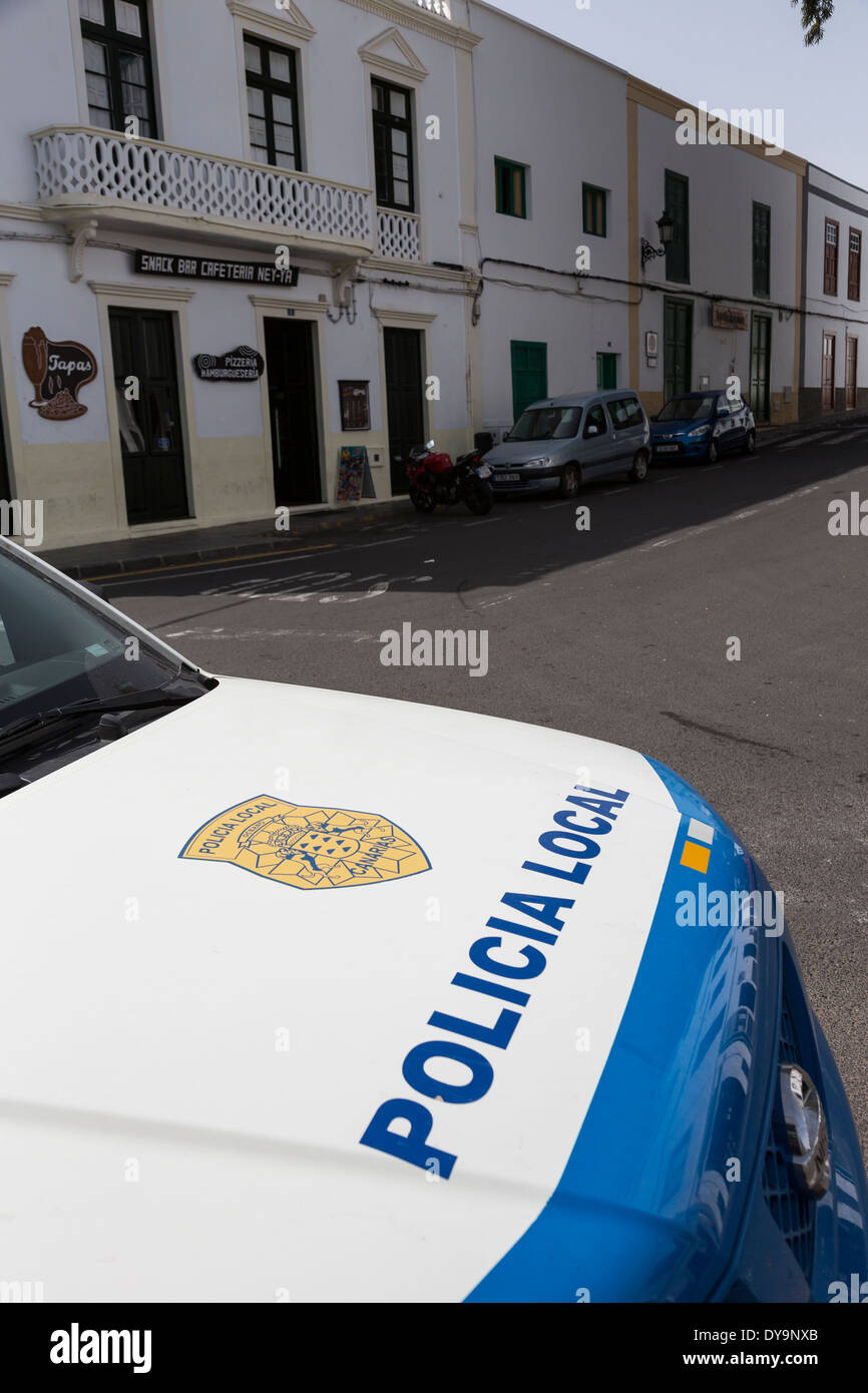 Voiture de police locales dans Haria, Lanzarote, îles Canaries, Espagne Banque D'Images