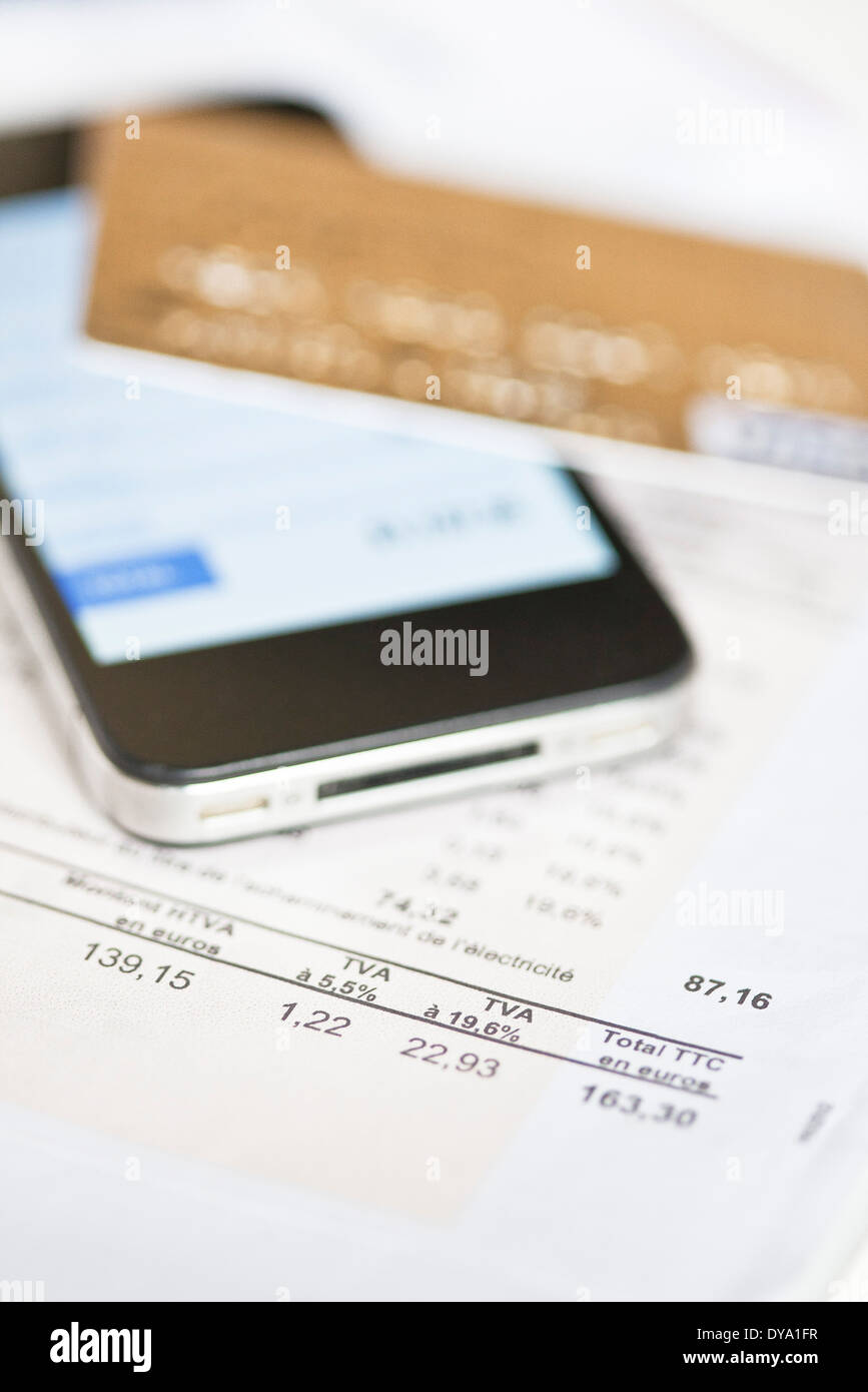 L'utilisation du smartphone aux services bancaires en ligne Banque D'Images