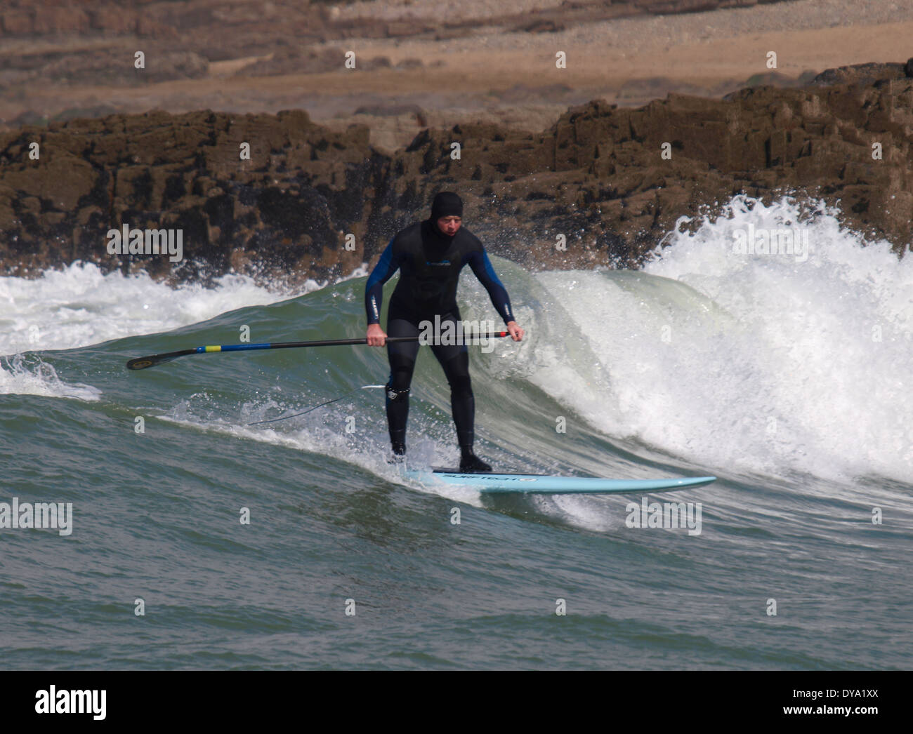 Stand Up Paddle boarder, Bude, Cornwall, UK Banque D'Images
