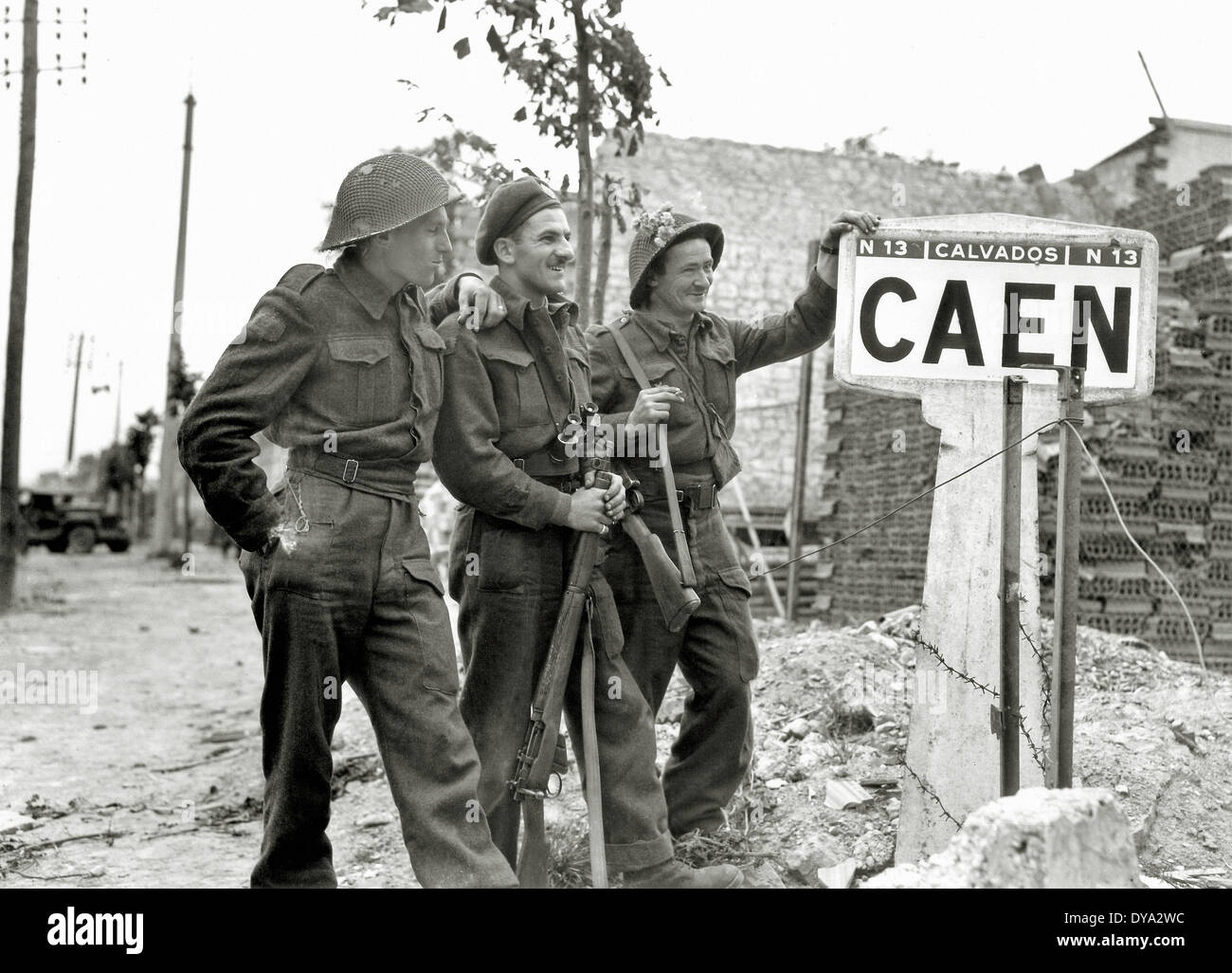 Historique de la Deuxième Guerre mondiale Seconde Guerre mondiale Guerre mondiale Seconde Guerre mondiale l'opération Overlord Overlord soldat invasion locale canadienne Juillet 1944 street Banque D'Images