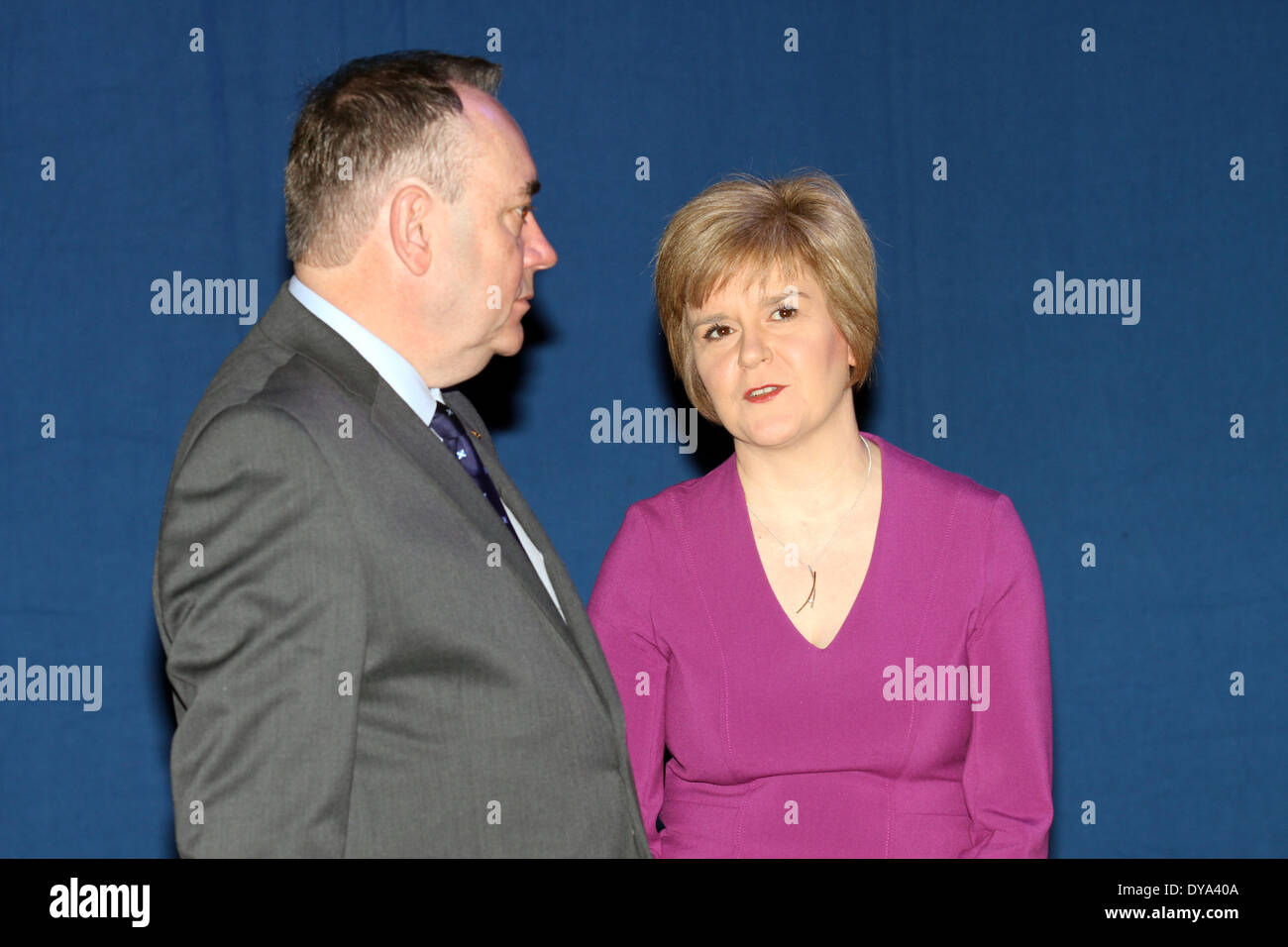 Alex Salmond et Nicola Sturgeon Aberdeen, Écosse, Royaume-Uni vendredi 11 avril 2014. Conférence du printemps du SNP au Centre d'exposition et de conférence (AECC). Il s’agit de la dernière réunion officielle avant le référendum du 18 septembre qui a fait campagne pour un vote du Oui pour l’indépendance de l’Écosse. La conférence, qui marque le 80e anniversaire de la formation du parti, fait suite à la publication de ‘l’avenir du pays, un plan détaillé pour un gouvernement du Parti national écossais qui puisse faire usage des nouveaux pouvoirs. Banque D'Images