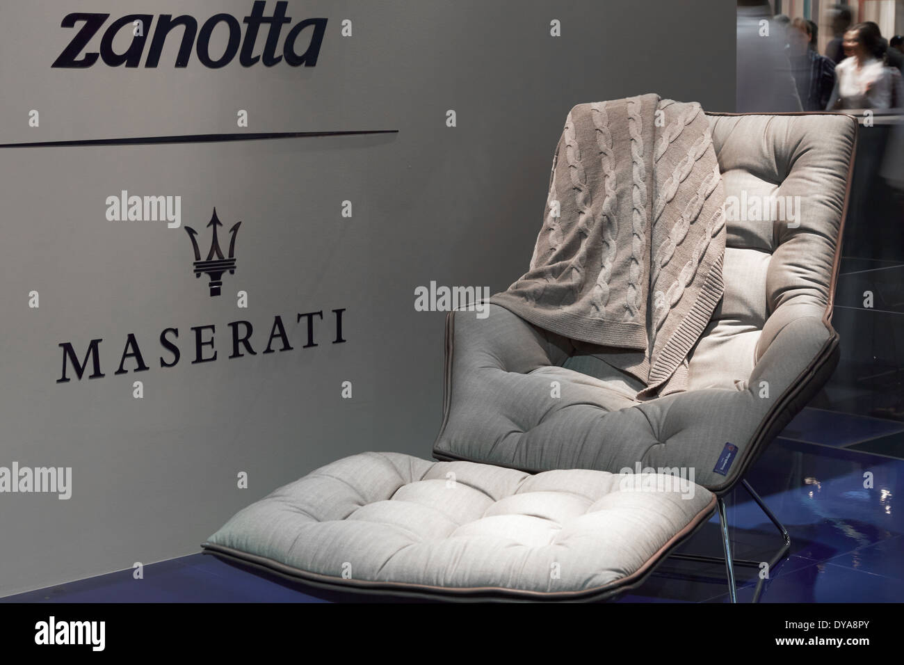 Zanotta stand Maserati lors de Salone del Mobile, salon international du meuble de Milan Banque D'Images