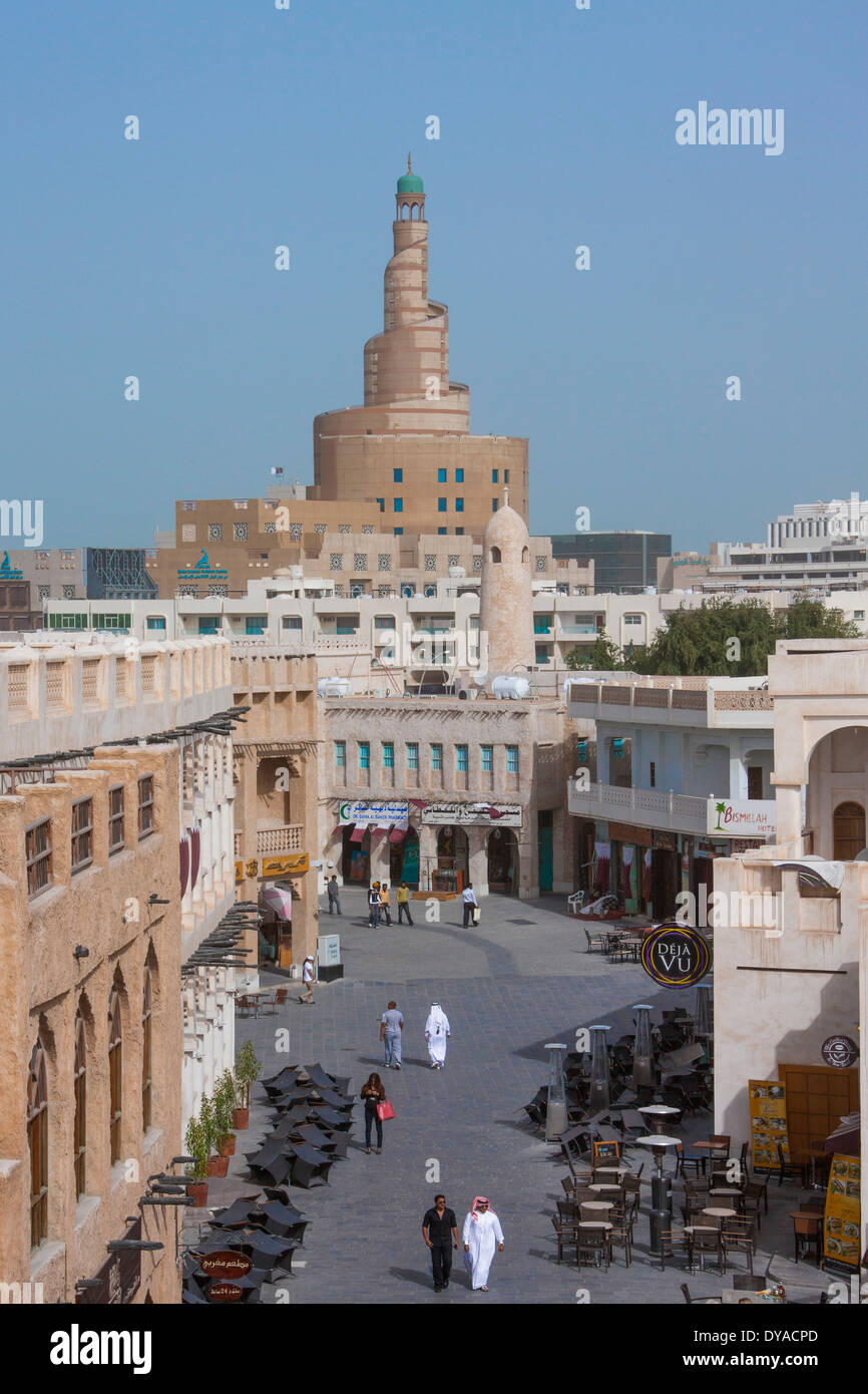 La culture islamique de Doha Qatar Moyen-orient Souk Wakif cafe architecture ville piétonne du centre ancien marché personnes terrasse touris Banque D'Images