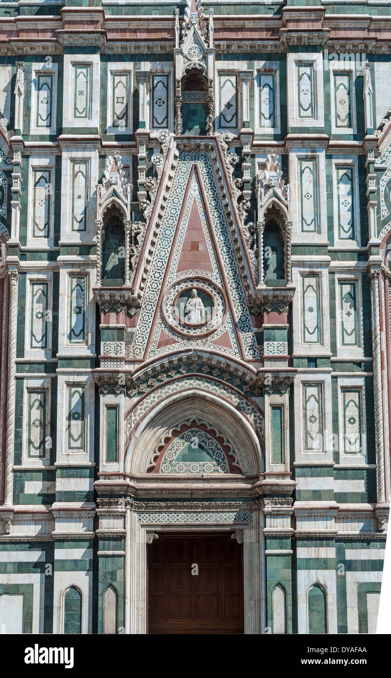 Détail architectural de la cathédrale de Florence, en style gothique, Toscane, Italie. Banque D'Images