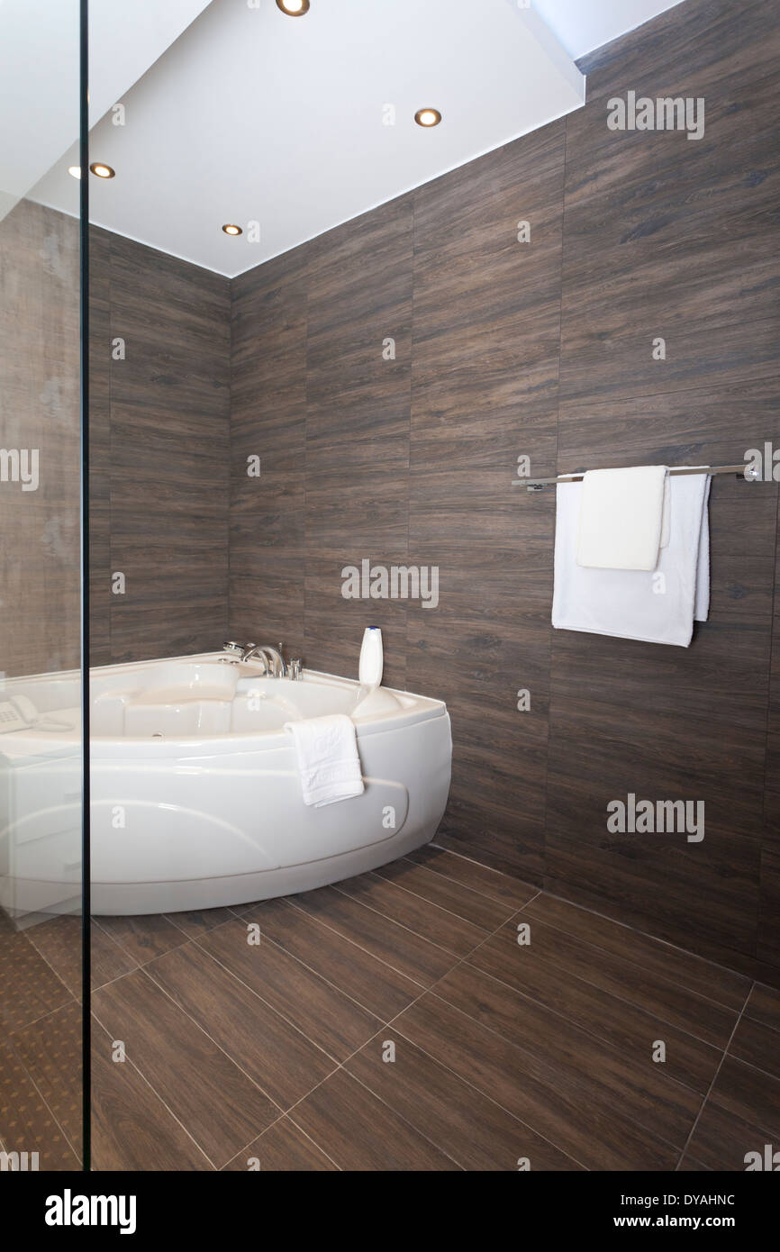 Intérieur de salle de bains dans la chambre d'hôtel Banque D'Images