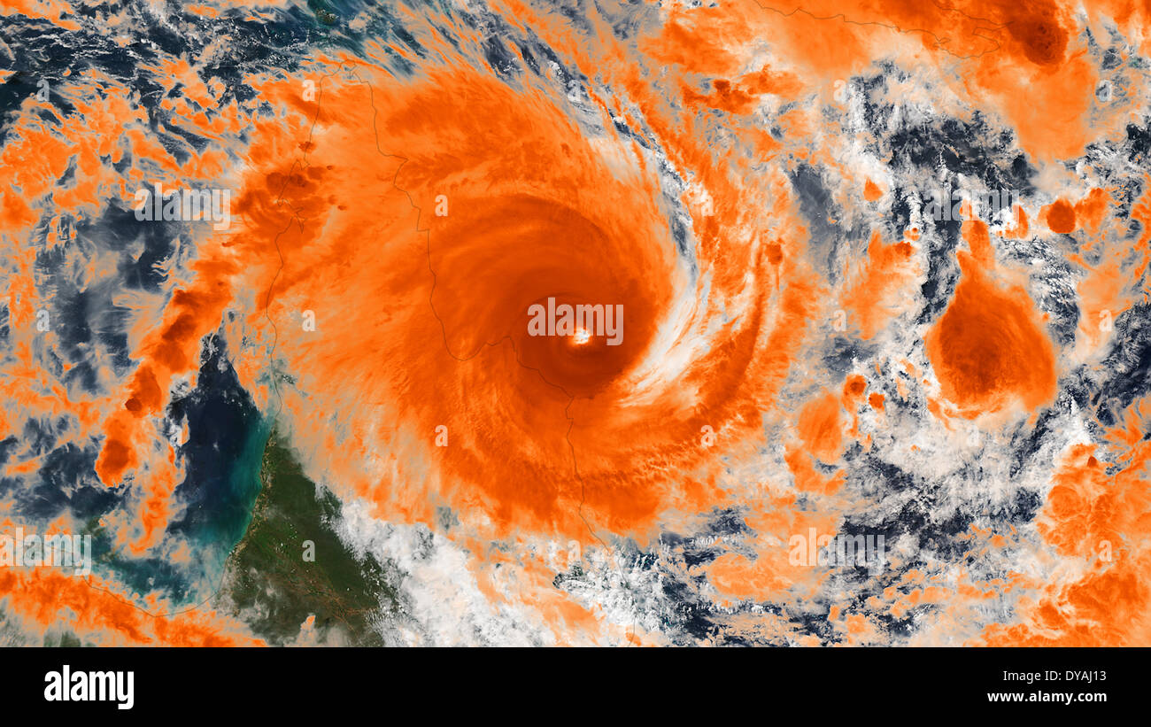 Image satellite a été prise par le satellite NPP Suomi instrument VIIRS montrant le Cyclone tropical Ita 11 avril 2014 au large des côtes du Queensland, en Australie. Les trois-catégorie féroce tempête a frappé le nord du Queensland jusqu'à des vents de 170km/h (105mph). Banque D'Images