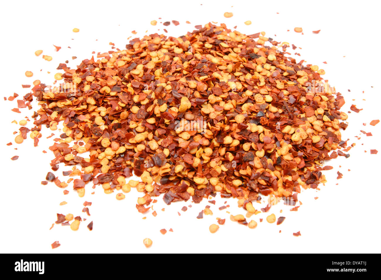 Secs, les flocons de piment broyé et graines, isolé sur fond blanc Banque D'Images