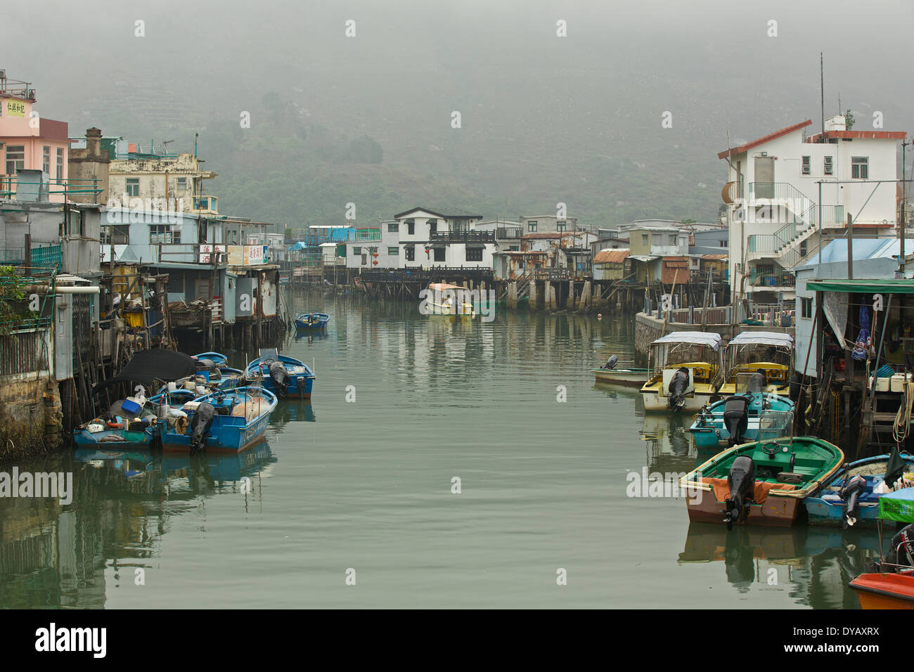 Maisons sur pilotis à Tai O Village de pêcheurs, l'île de Lantau, à Hong Kong. Banque D'Images