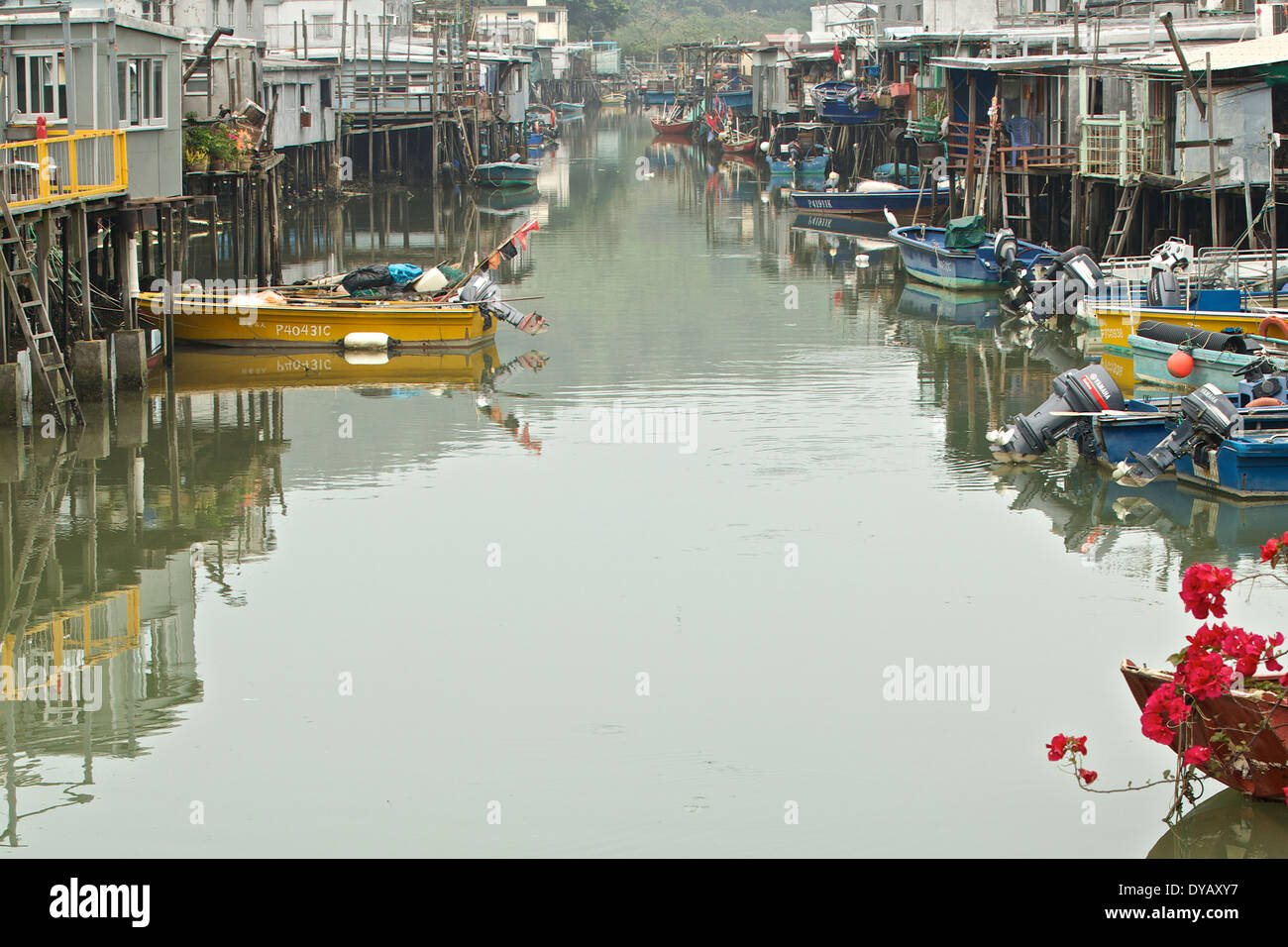 Marée haute dans 'Tai O' Chinois traditionnel village de pêcheurs, l'île de Lantau, à Hong Kong. Banque D'Images