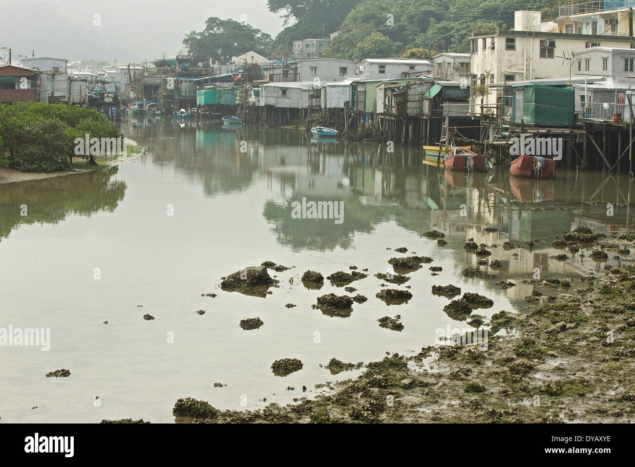 Marée basse dans 'Tai O' Chinois traditionnel village de pêcheurs, l'île de Lantau, à Hong Kong. Banque D'Images